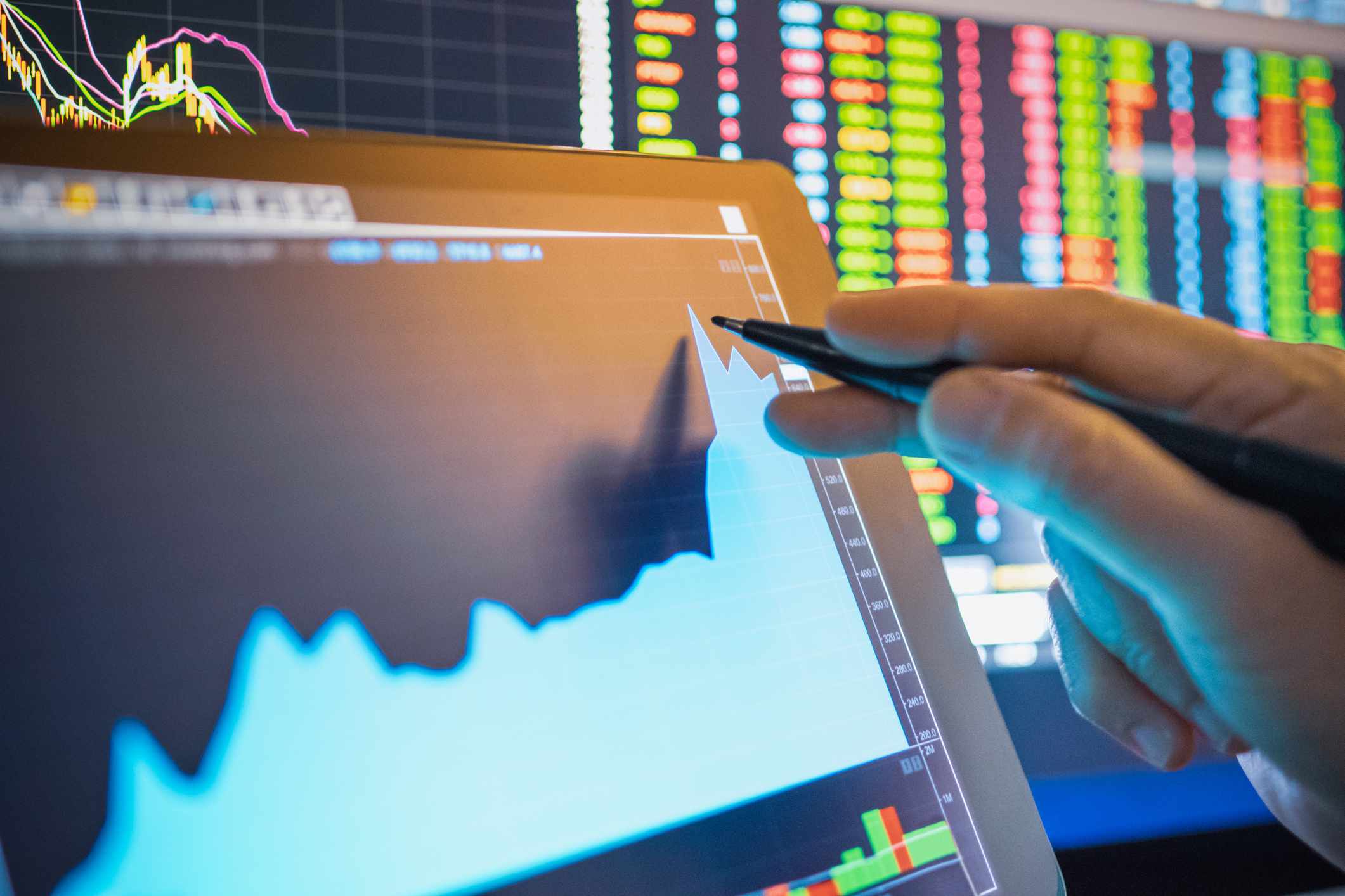CFD Versus Stock Trading: Here Are The Pros And Cons