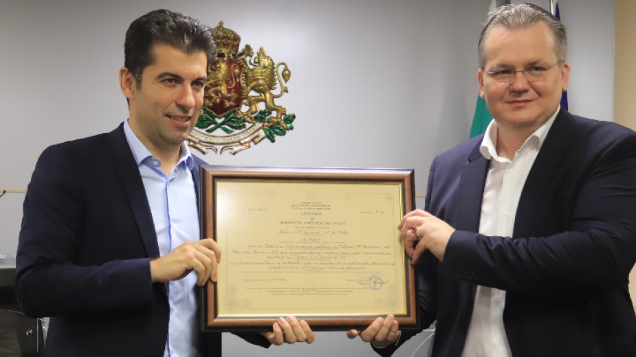 Economy Minister Grants Investment Certificates To Two High Tech Companies In Bulgaria