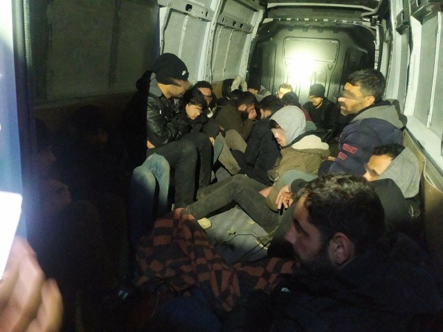 Bulgaria: 32 Migrants Detained On “Trakia” Highway Near Nova Zagora