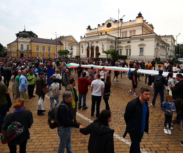 Bulgaria: Pro-Western And Pro-Ukrainian Protest Against President Radev