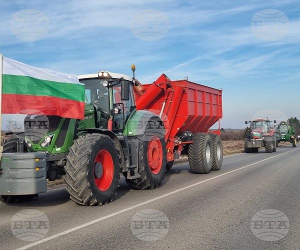 Protesting Farmers Bring Plovdiv To Standstill With 120-Tractor Convoy