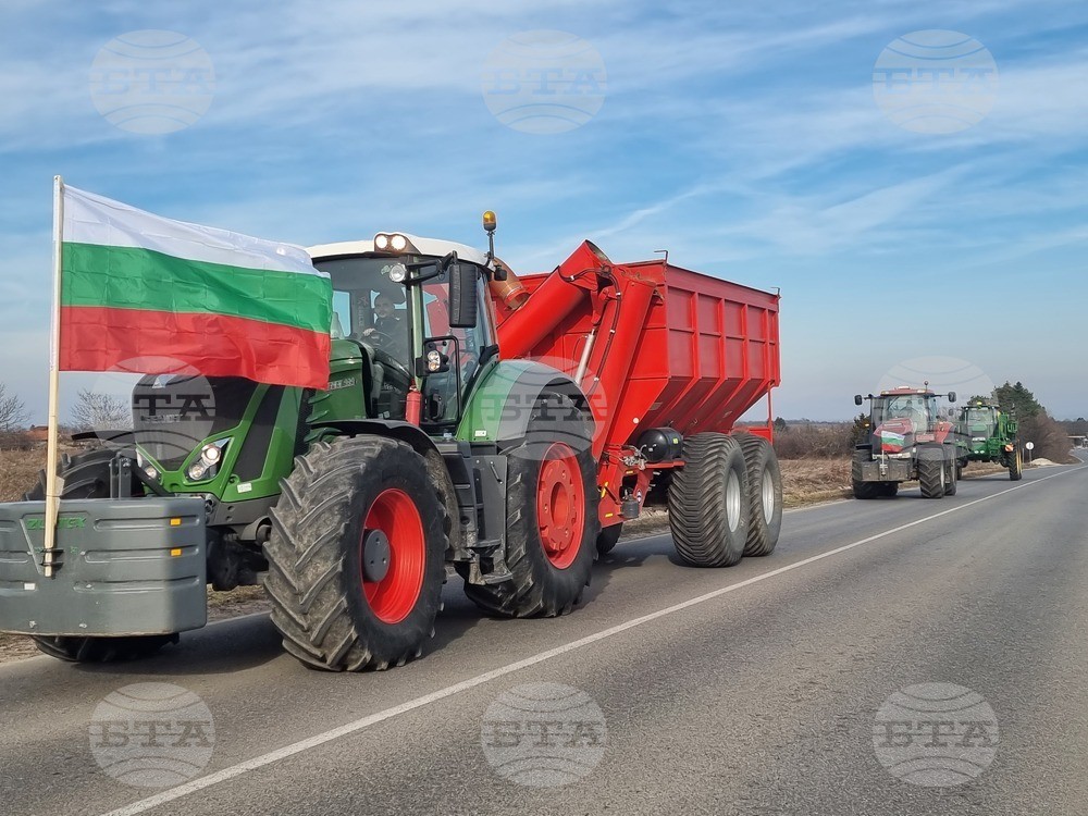 Protesting Farmers Bring Plovdiv To Standstill With 120-Tractor Convoy