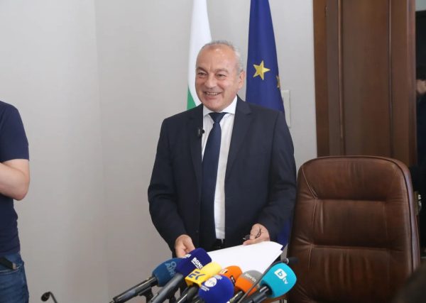 Bulgaria’s Finance Minister Donev Presents 2026 Budget With 5.7% Deficit and Broad Revenue Measures