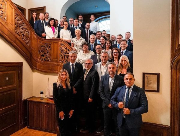 Bulgaria Aims to Emulate Poland’s Economic Success and Boost Foreign Investment