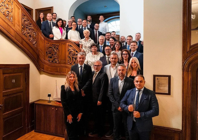Bulgaria Aims to Emulate Poland’s Economic Success and Boost Foreign Investment