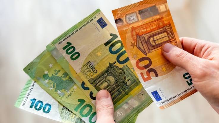 Employers Back Bulgaria’s €660 Minimum Wage Plan as Unions Object